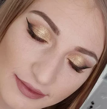 Make-up, vopsit si extensii păr natural